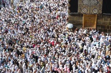 サウジアラビアのマッカ(メッカ)での巡礼者の光景