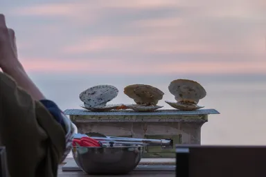 オホーツク海を望んでの炉端焼き