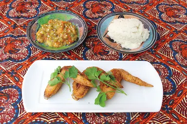 ザンビア風チキンウイングとオクラとトマトの煮込み