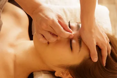 独自の小顔矯正術