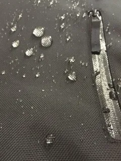 防水ファスナーと防水仕様のオリジナル生地