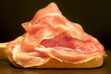 回数・人数・時間帯が無制限「会員制生ハム食べ放題サービス」