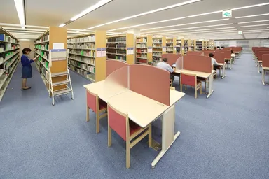 大正大学附属図書館