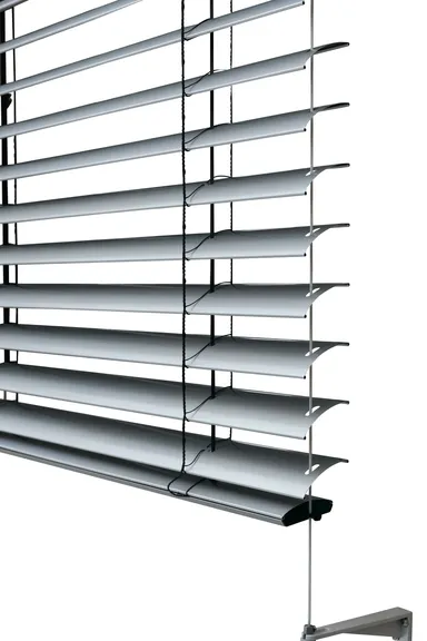 ルーバー寄り写真(特注色仕様)