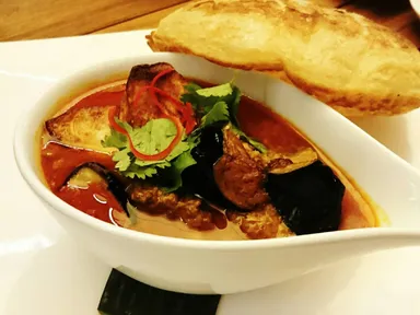 辛いだけでない、ココナッツミルクやマンゴーの甘みがポイントです