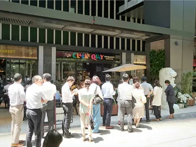 毎日行列ができるチキンライスランチが人気