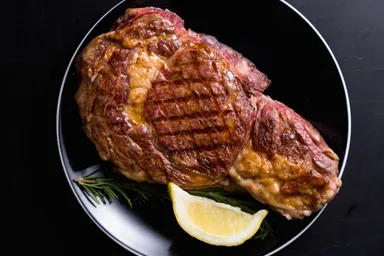 リブアイステーキ