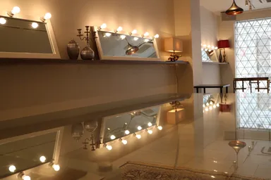 GUESS LOUNGE POWDER ROOM