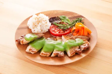 調理例　ポークソテー(緑のソース)