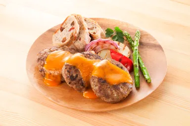 調理例　ハンバーグ(橙のソース)