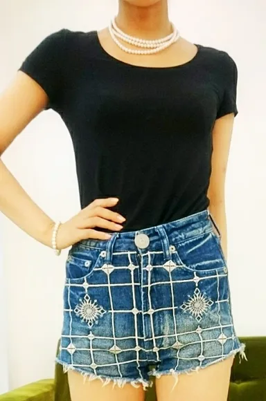 黒Ｔ＋３連ネックレス