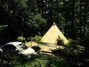 大自然の中でのキャンプ