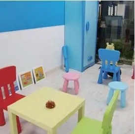 色鮮やかで、楽しい雰囲気のキッズルーム