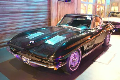 GM シボレーコルベットスティングレイ【