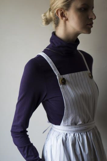 ローラデザインのエプロンが完成！！「French Stripe Apron by Rola’s Kitchen」エプロンドレスで魅せるROLA