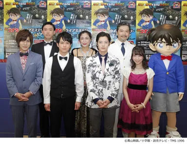 前列左から宮城、平野、塩野、加藤　後列左から浜本、中道、三上、コナン