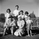 家族の集合写真、パラナ州ロンドリーナ、シャカラ・アララ、1950年頃 (C)Haruo Ohara / Instituto Moreira Salles collection