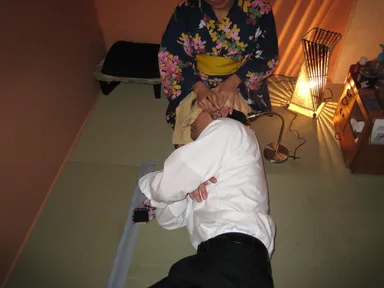 膝枕耳かき風景