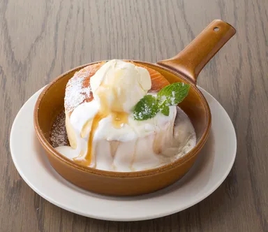 ふわふわ厚焼きパンケーキ　～メープル＆ホイップ～