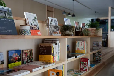 てまひま暮らしを助ける書籍の販売も