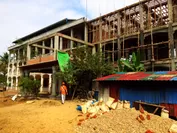 建設途中の校舎