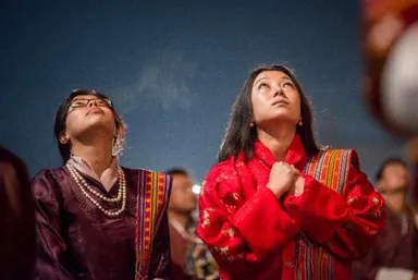 トンドルに祈る人々