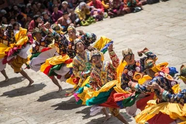 仮面舞踊チャム