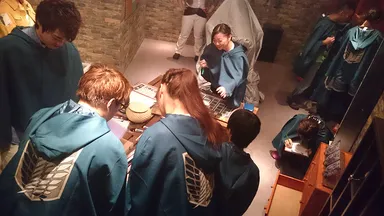 「巨人に包囲された古城からの脱出」の様子