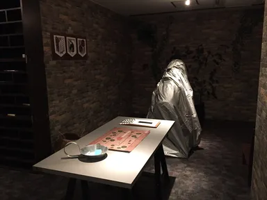 「巨人に包囲された古城からの脱出」会場