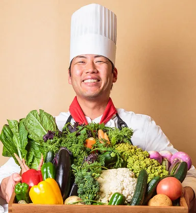 サラダコーナーをお楽しみください。（ジュニア野菜ソムリエ　花岡）