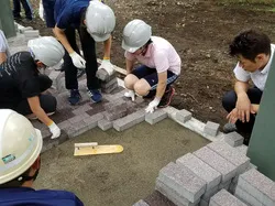 インターロッキング敷き詰め体験
