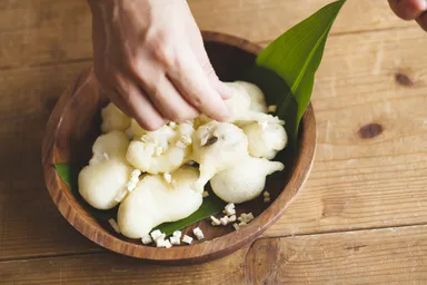 カリフラワーとマッシュルームのフリット×パインアップルソルト