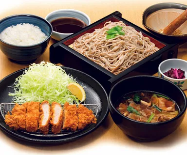 ロースカツとつけ汁そば