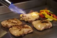 和歌山のブランド鶏「梅鶏」のガーリックバーナー焼