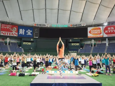 東京ドームで初のヨガイベント開催