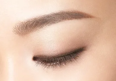 パラドゥ　アイシャドウデュオ ＜BE ベージュ＞　ぼかし使い　仕上がり例