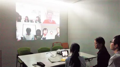 Skypeを利用し他校の生徒たちと事前打ち合わせ