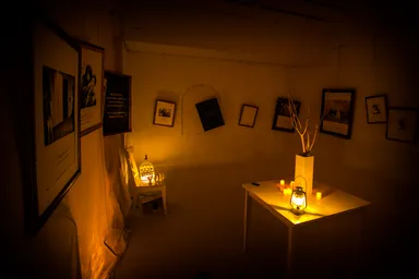 暗闇の中で愛を探す