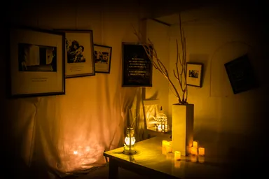 暗闇での写真展