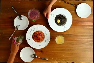 オマール海老のメロッソ・イカスミのアロス