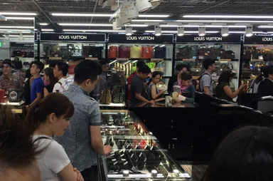 外国人観光客にも人気のブランド品