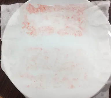 (2)ぬらしたペーパーで油揚げをくるんで電子レンジ加熱