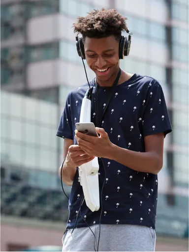 『Aerophone AE-10』ヘッドホンやスマートフォンをつないで演奏