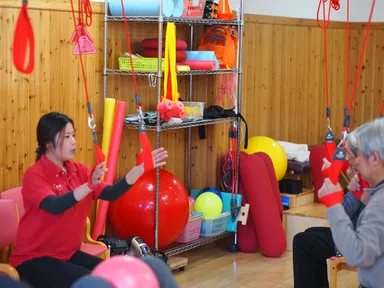 Red Cord：重力を除いた状態で 様々な運動・動作の練習が可能