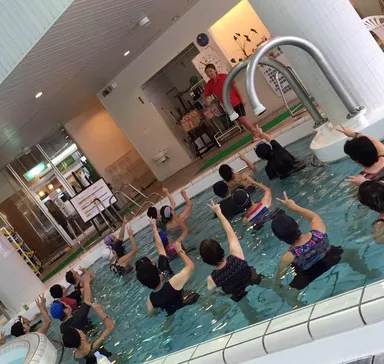 プールでシナプソロジー