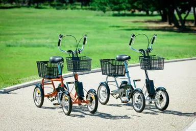 けんきゃくん(左：オレンジ／右：シルバー)