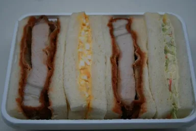 厚切り越後もちぶたカツサンド