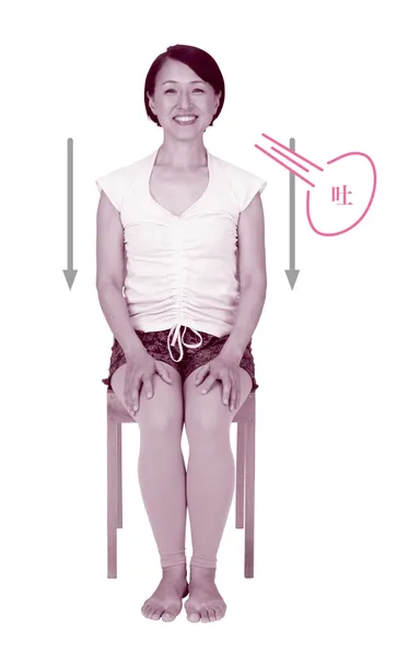 【2】 息を吐きながらストンと肩を落とす