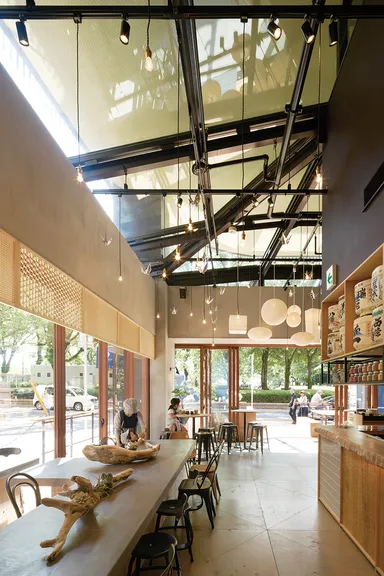 解放感たっぷりのカフェ空間