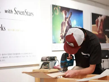 製作に取り組む大場